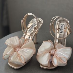Badgley Mischka Gold and Cream Bow Heels